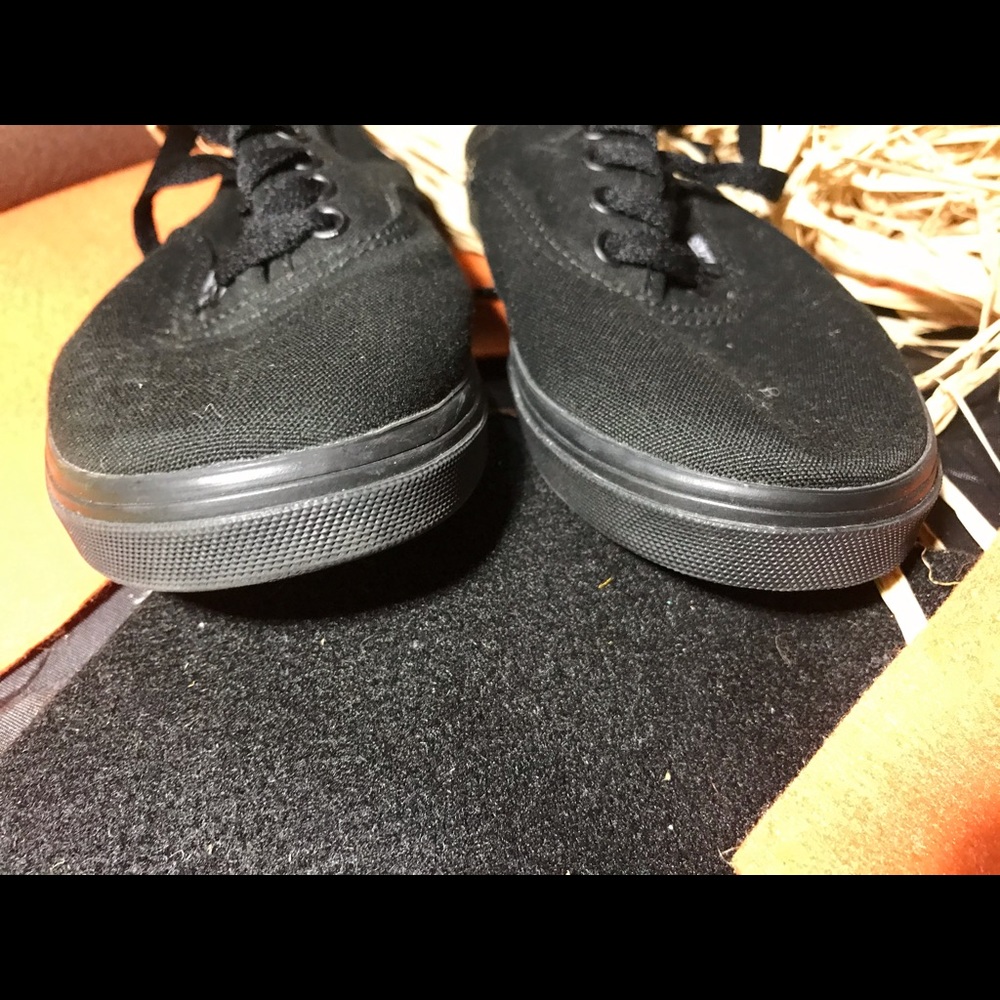 Vans - Picture 3 of 4